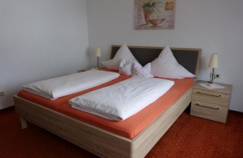 Schwalefeld House | Cafe-Pension Waldesruh