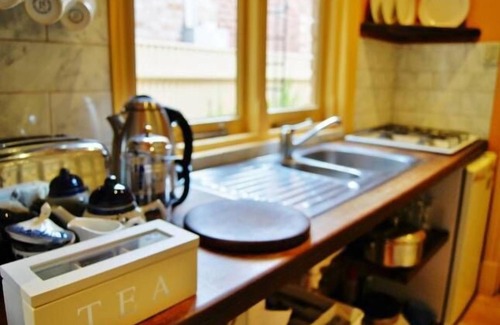 North Adelaide Cottage | Cafe Spa Suite 1 bedroom
