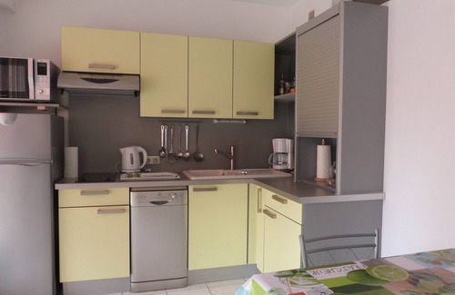 Cros-de-Cagnes Apartment | Cagnes sur mer 5 mn walk from the sea, quiet air-conditioned apartment with parking lot