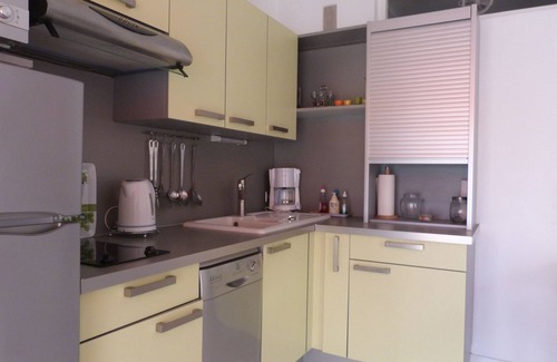 Cros-de-Cagnes Apartment | Cagnes sur mer 5 mn walk from the sea, quiet air-conditioned apartment with parking lot