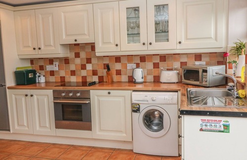 County Cork Cottage | CAHIRKEEN COTTAGE, pet friendly in Allihies, County Cork
