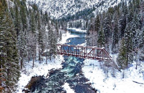 Leavenworth House | Cairn Cottage - Meredith Lodging