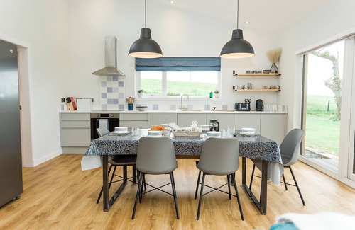 Gatehouse-of-Fleet Cottage | Cairn Dyke Lodge - a lodge that sleeps 6 guests in 3 bedrooms