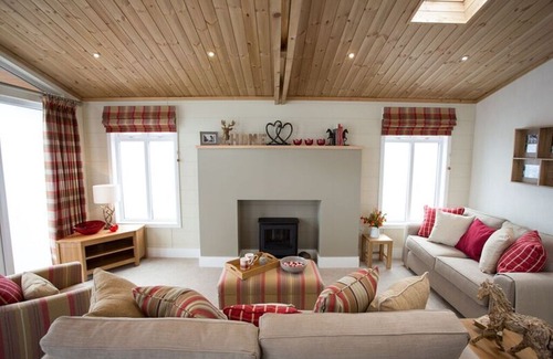 Eyemouth Cabin | Cairn Lodge, luxury lodge with hot tub, Coldingham, Scottish Borders