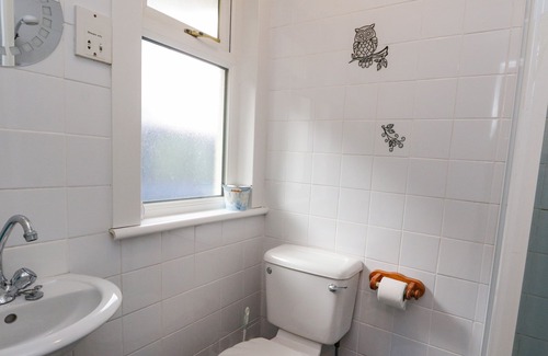 Arrochar Apartment | CAIRN VIEW, pet friendly, character holiday cottage in Arrochar