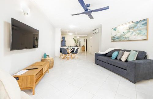 Cairns Central Business District Apartment | Cairns Esplanade 2BR Waterfront Apartment Sleeps 6