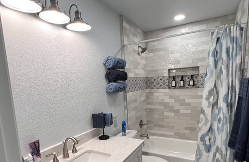 Kingston Cabin | Cajun getaway lake house change in look but same quality and same areas Buncombe