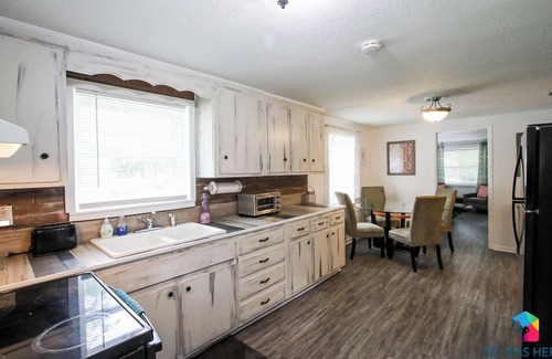 Pooler House | Cake Bungalow*Pet Friendly*Minutes from I-95