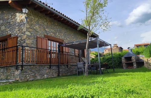 El Pont De Bar Cottage | Cal Pujol by Rural House