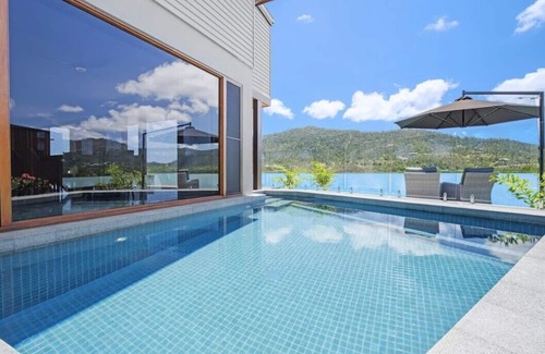 Airlie Beach House | Cala 14 – A Paradise Private Collection Luxury Home with Stunning Water Views