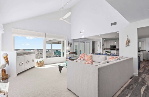 Pirates Beach House | Cala Tortuga Beachfront Elevator, Hot Tub, Great Views