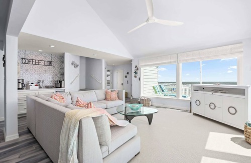 Pirates Beach House | Cala Tortuga Beachfront Elevator, Hot Tub, Great Views