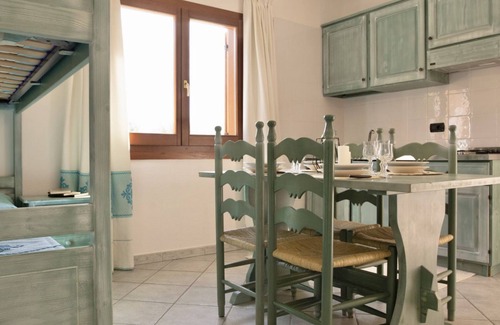 Sos Alinos Apartment | Cala Viola Two-room apartment sleeps 4, pool, A.C