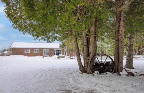 Calabogie House | Calabogie House, Hot Tub, 90 Acre Estate, Close to ATV and Snowmobile Trails.
