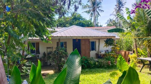 Burgos Apartment | Calamansi Garden Tropical Home