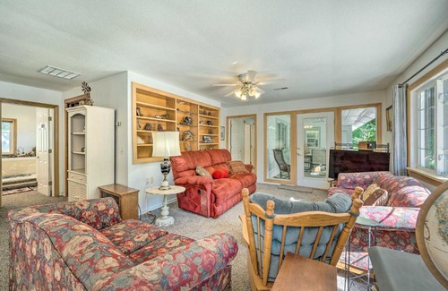 Caldwell House | Caldwell Country Home on Quiet Acreage