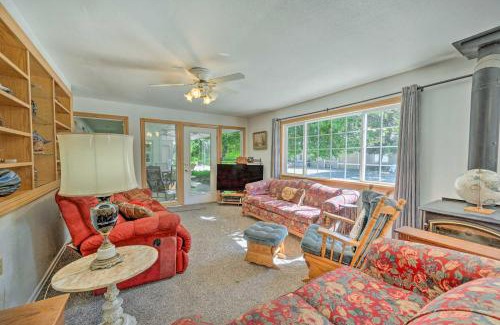 Caldwell House | Caldwell Country Home on Quiet Acreage
