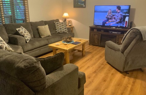Gatlinburg - Pigeon Forge Cabin | "Caleb's Corner" in Sevierville