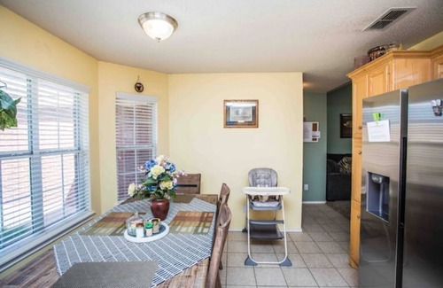 Lubbock House | Caleb’s King & Queen Home. nKids/Pet friendly, Family games, Piano.