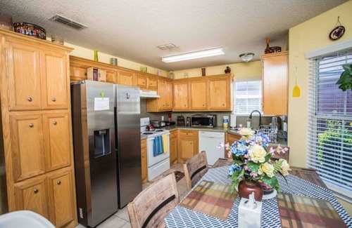 Lubbock House | Caleb’s King & Queen Home. nKids/Pet friendly, Family games, Piano.