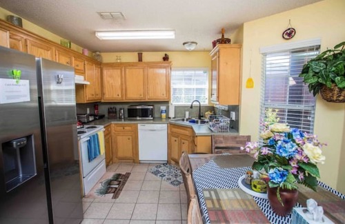 Lubbock House | Caleb’s King & Queen Home. nKids/Pet friendly, Family games, Piano.