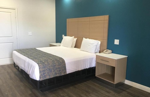 Harbor Hotel | Cali Inn
