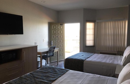 Harbor Hotel | Cali Inn