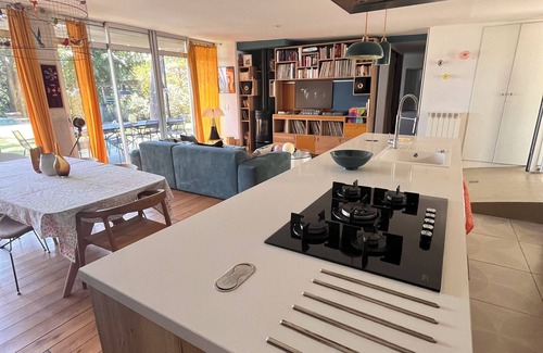 Villeneuve-les-Avignon House | Californian-style house in the pines at Villeneuve Les Avignon