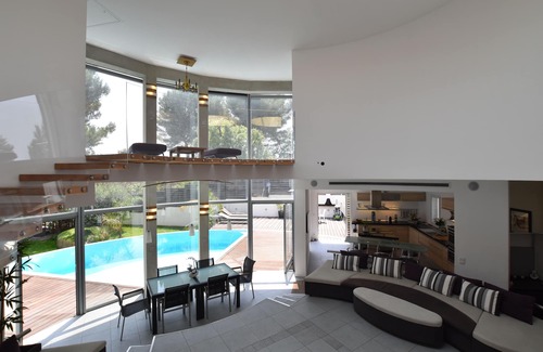 La Gaude Villa | Californiènne 240 m² - Swimming pool - Rooftop + Jacuzzi - Independent apartment