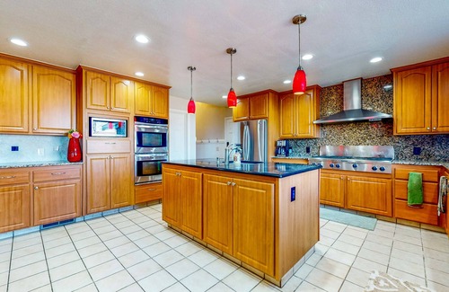 Brentwood House | California Countryside Estate - Pool, 22 Rooms