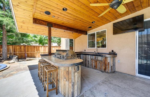 Visalia House | California Vacation Rental with Private Pool and Patio