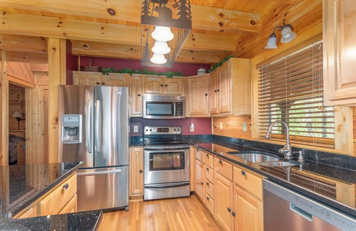 Maggie Valley Cabin | Call of the Wild/2 Side-By-Side Cabins/Sleeps 25/Hot Tubs/Fire Pits/Pool Table