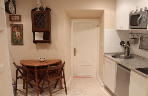 Luarca Apartment | Calle Olavarrieta 16 bajo