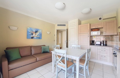 Callian Apartment | Callian: Secure apartment near the lake, pets allowed