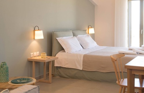 Gargaliani Apartment | Callisto Seaside - Actaea Queen Studio