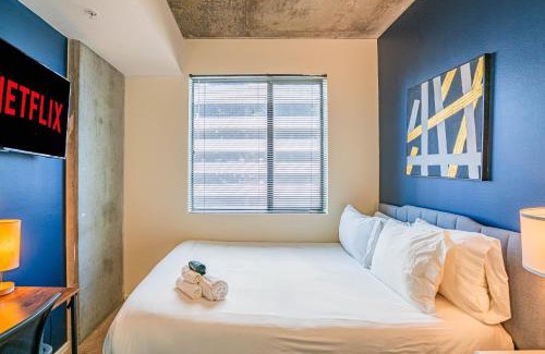 Evans Churchill Apartment | Calm 2BD - Central DT - Gym, Pool, Parking - Sleep 8