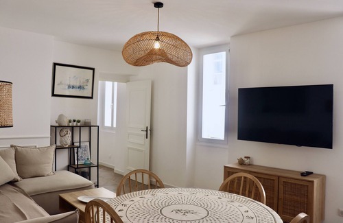 Antibes Old Town Apartment | Calm and Elegance in Old Antibes