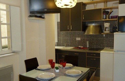Hotel de Ville - Quinconces Apartment | CALM,COMFORT,LOT OF CHARACTER,CITY CENTER, HISTORIC DISTRICT SAINT-PIERRE