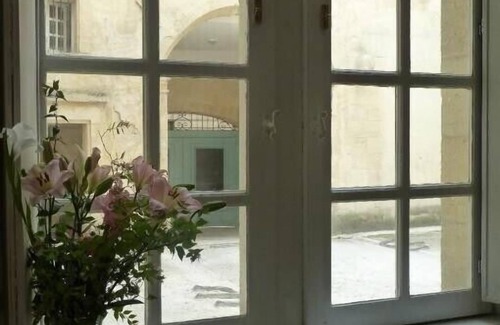Hotel de Ville - Quinconces Apartment | CALM,COMFORT,LOT OF CHARACTER,CITY CENTER, HISTORIC DISTRICT SAINT-PIERRE