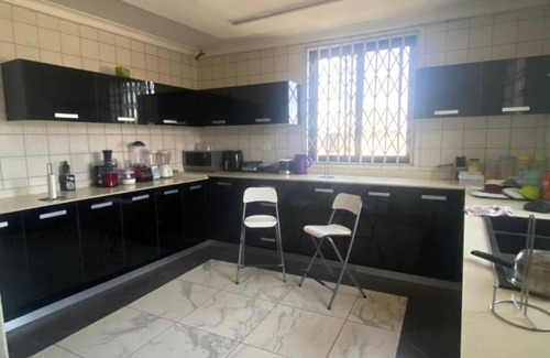 Pokuase House | Calm, peaceful space ideal for family