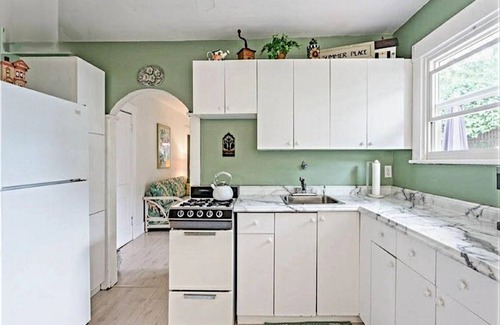 Crystal Beach Cottage | Calm & Relaxing cottage near the beach