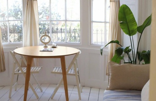 Ramsgate Apartment | Calm relaxing seaside stay in Ramsgate. With sea view.