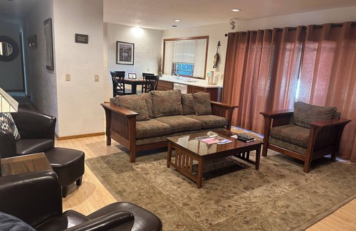 Sunriver House | Calm River Oasis with Hot Tub & Multi-Family Comfort