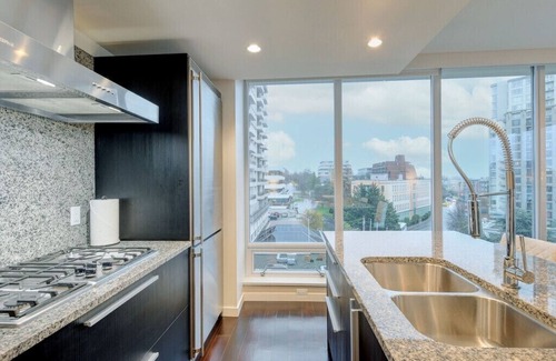Downtown Victoria Condo | Calm Waters At The Falls - Pool, A/C, View, Sleeps 6 W/Parking.