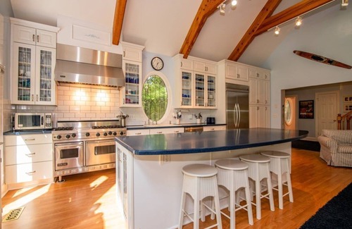 Bracey House | Calm Waters Encounters on the Lake - Lake Gaston, Virginia