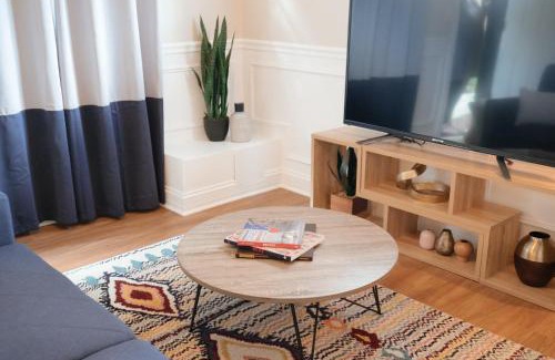 Chicago Apartment | Calm & Well-Equipped 2BR Chicago Apartment - Central Cozy