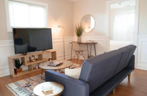 Chicago Apartment | Calm & Well-Equipped 2BR Chicago Apartment - Central Cozy