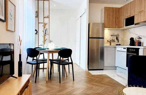 Aix-les-Bains Apartment | Calme, balcon, entre ville & lac, 56 Bleu Bourget
