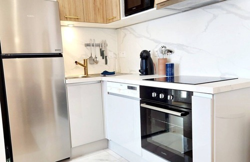 Aix-les-Bains Apartment | Calme, balcon, entre ville & lac, 56 Bleu Bourget