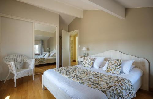 Bellevigne House | Calme et confort en Charente , Gîte Les Vignes avec piscine